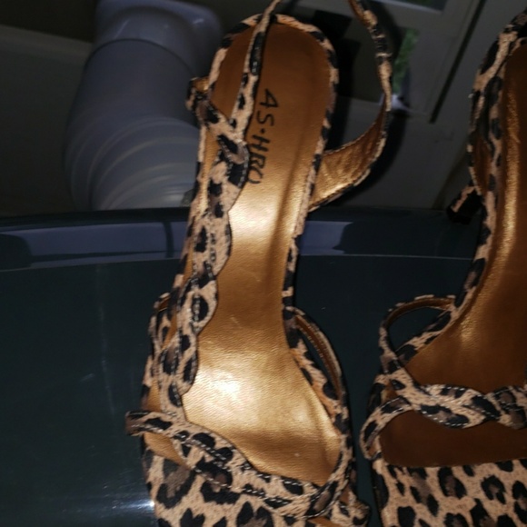 Leopard Print Strap Heels - Picture 4 of 4